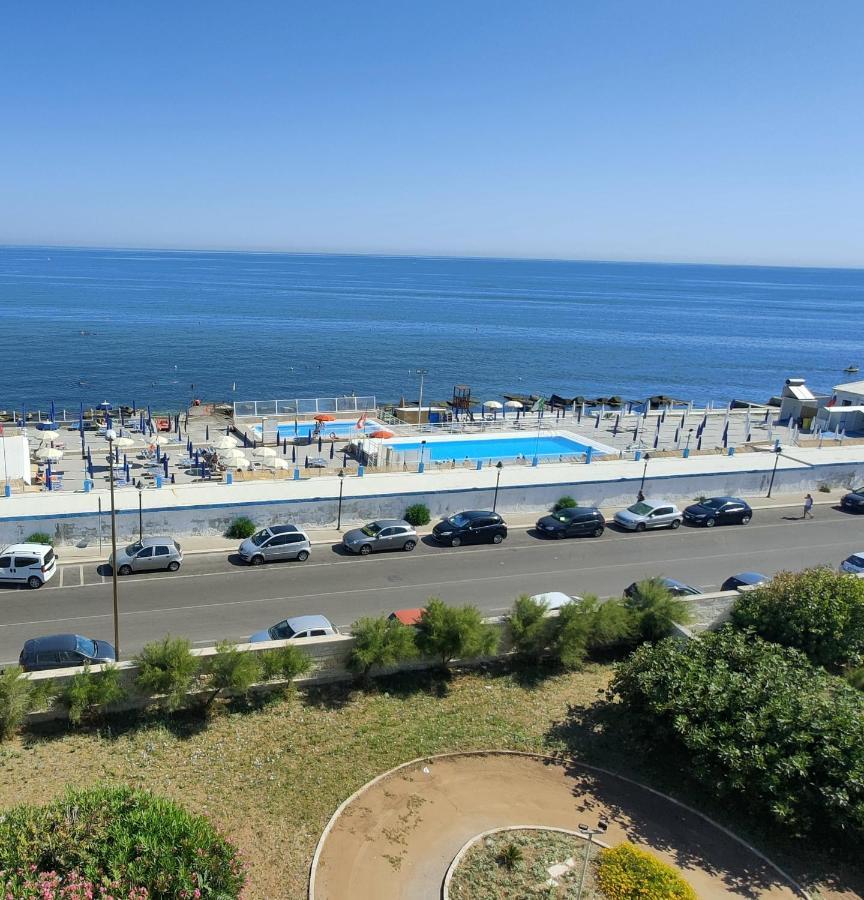 Seafront Suites Bari Exteriör bild